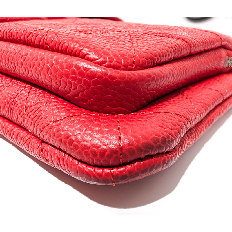 CHANEL 赤 レザー ケース Chanel Red Quilted Caviar Leather Multi Pocket Zip Bag