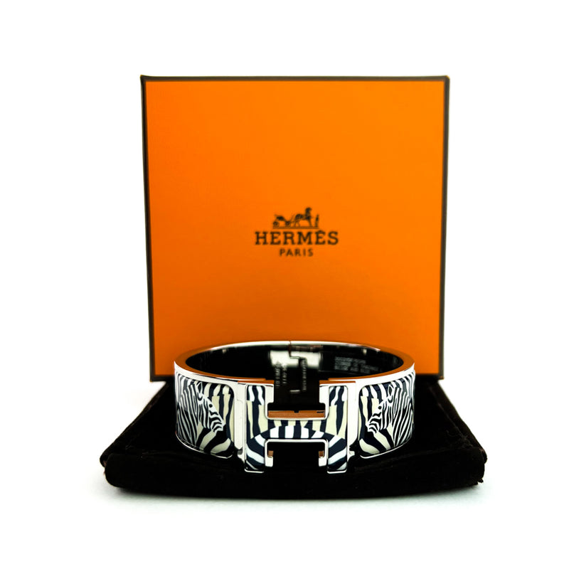 Hermes Beige and Blue Enamel Clic Clac H Zebres De Tanzanie PM Wide Bracelet - Luxybit