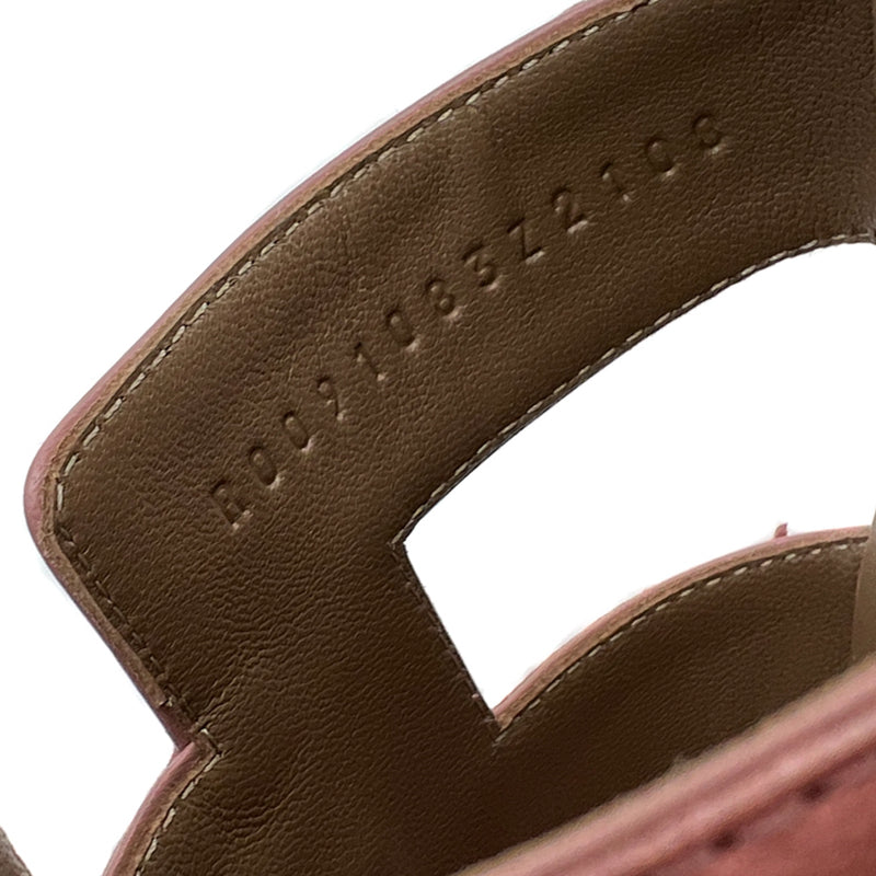 Oran ostrich sandal Hermès Pink size 38.5 IT in Ostrich - 28790542