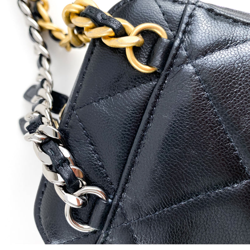 Chanel Quilted Pearl Chain Phone Bag Black Lambskin ref.782429 - Joli Closet