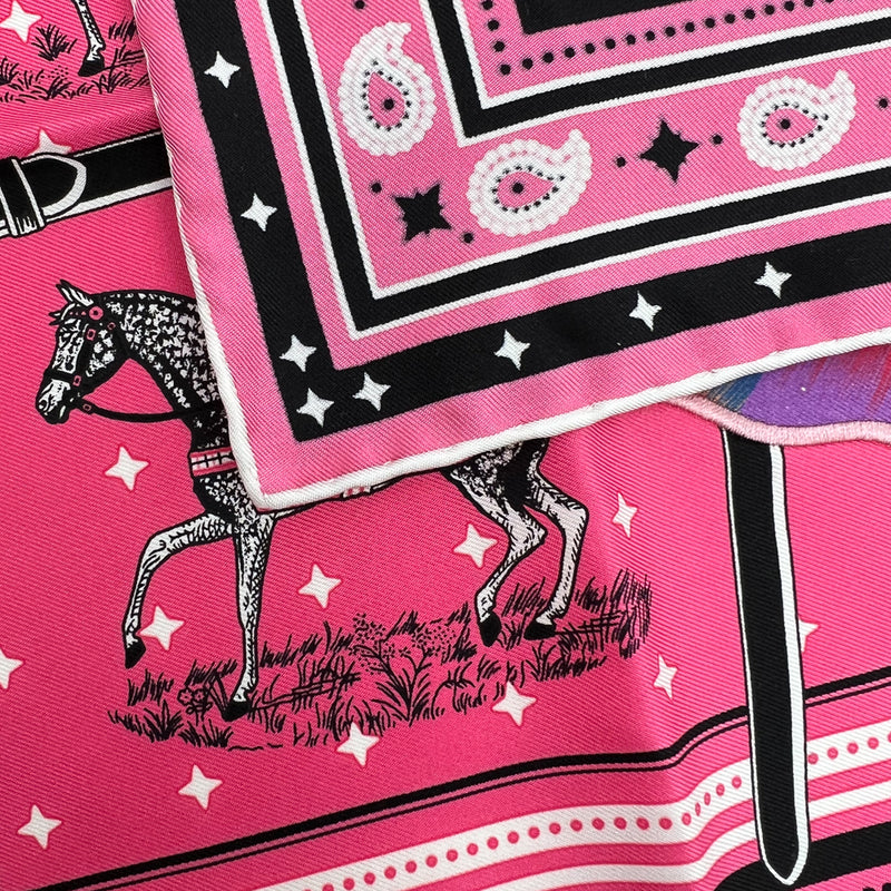 Hermes Rose Silk Couvertures et Tenues de Jour Bandana 55