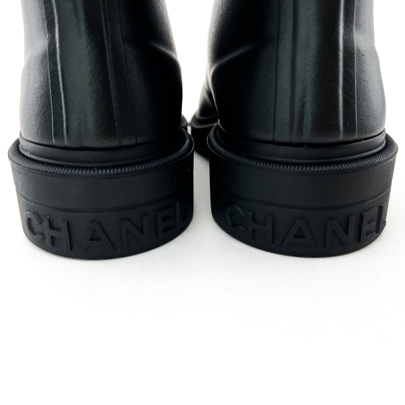 Chanel black caoutchouc boots white logo detail